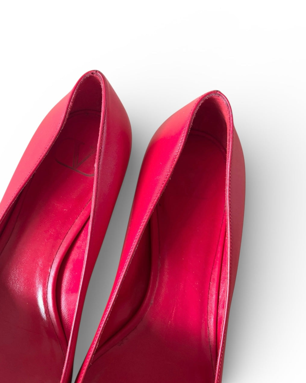 【VALENTINO】V Logo Pointed-Toe Pumps